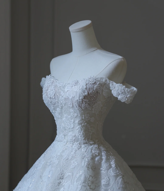 Vintage Lace Off-the-shoulder A-line Floor-length Wedding Dress P2608