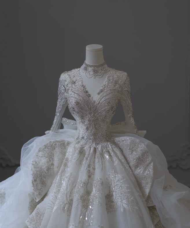 French Palace V-neck long-sleeved dreamy and shiny floor-length wedding dress P2610