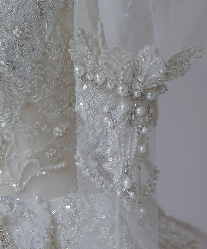 Fantasy French Square Neck Puff Sleeves Shiny Beaded Tulle Floor-Length Wedding Dress P2613