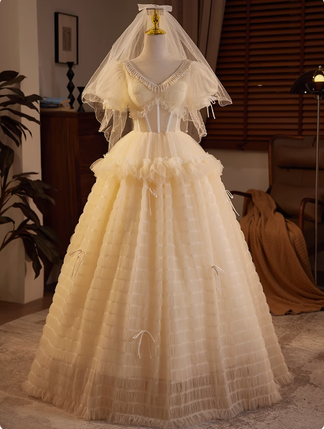 Elegant and flowing champagne V-neck short-sleeved tulle A-line wedding dress P2635