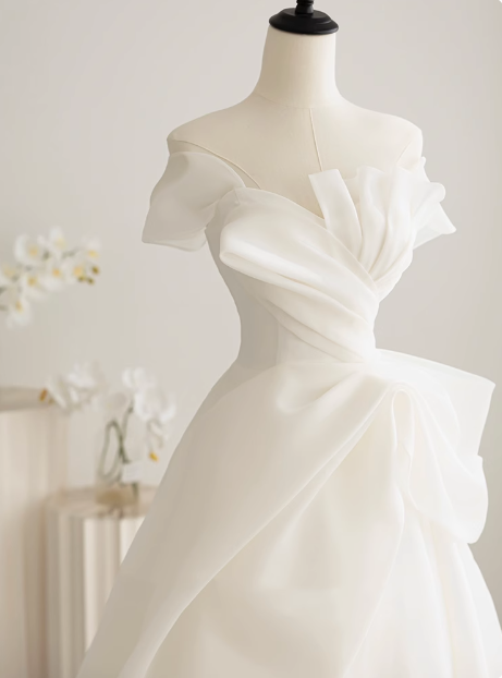 Elegant and simple white off-shoulder tulle tube top floor-length wedding dress P2647