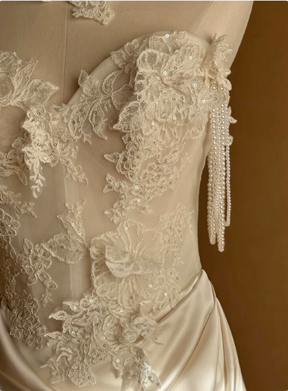 Vintage Strapless Off-the-shoulder Sweetheart Neck Lace Silk Satin Floor-length Wedding Dress P2651