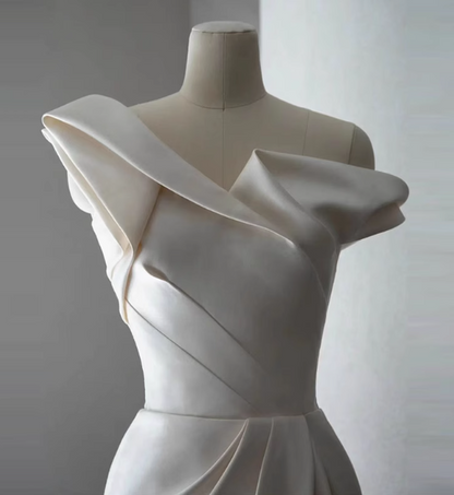 Satin French One Shoulder Hip-wrapped Fishtail Wedding Dress P2653