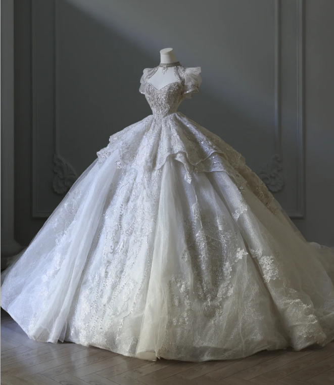 French Retro Lace Short Sleeve Princess Beaded Floor-Length Wedding Dress P2566