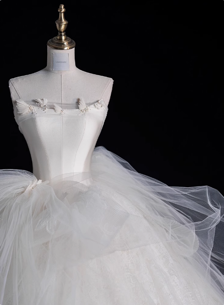 Elegant and simple white strapless tulle lace floor-length wedding dress P2668