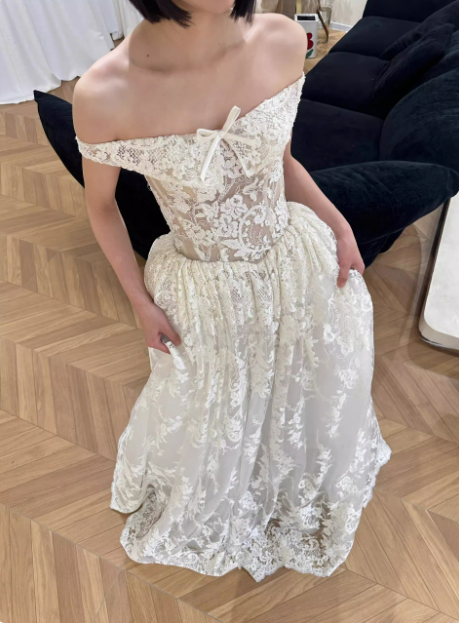 French one-shoulder white lace floor-length wedding dress P2674