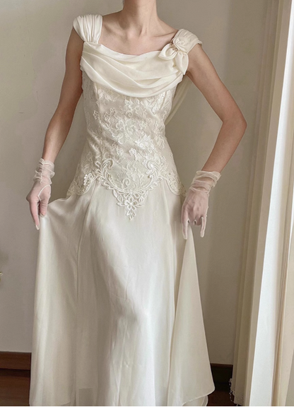 Elegant and minimalist sleeveless chiffon lace wedding dress P2675