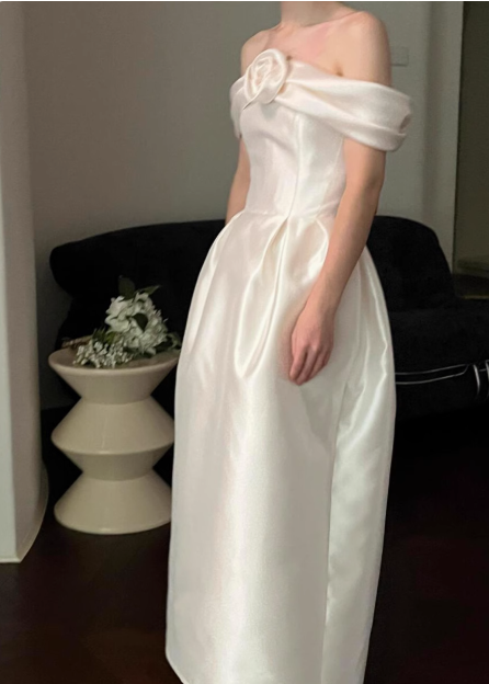 Elegant and minimalist one-shoulder 3D floral satin bridal gown P2677