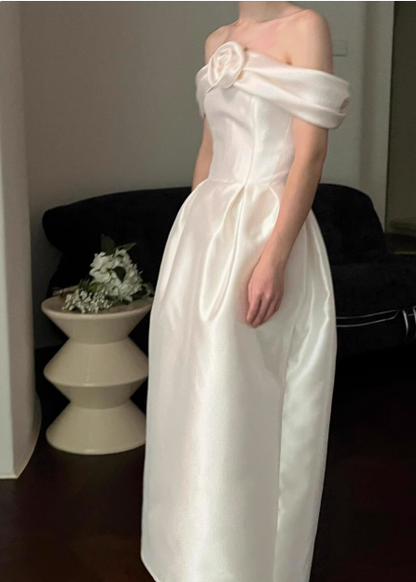 Elegant and minimalist one-shoulder 3D floral satin bridal gown P2677