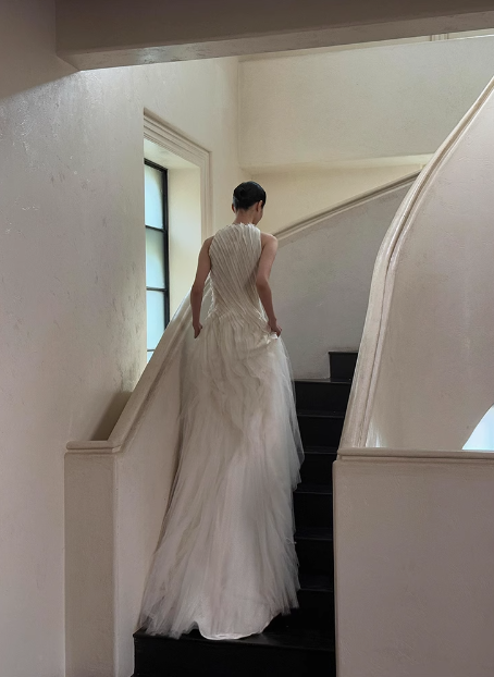 French elegant high-neck off-shoulder thin gauze with train wedding dress P2685