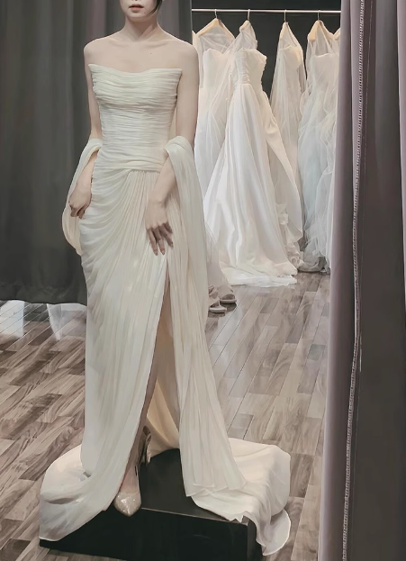 Simple strapless white elegant chiffon high slit wedding dress P2687