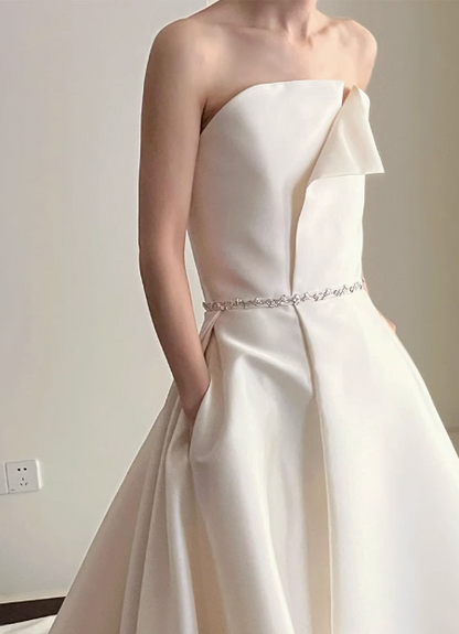Elegant minimalist white off-shoulder satin floor-length wedding dress P2688