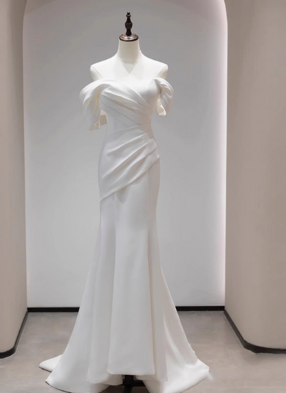 Simple and slim-fitting off-shoulder satin mermaid wedding dress P2691