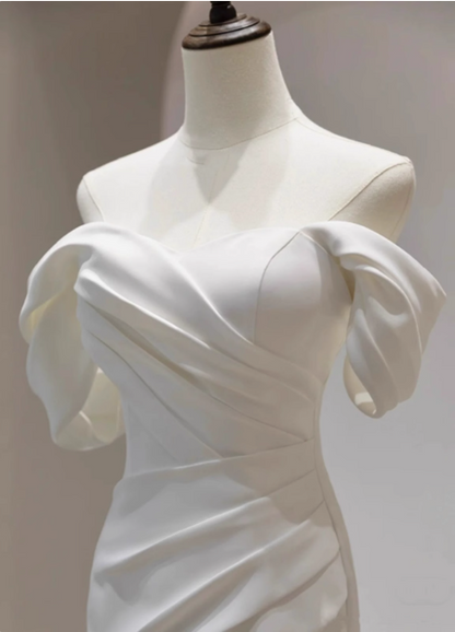 Simple and slim-fitting off-shoulder satin mermaid wedding dress P2691