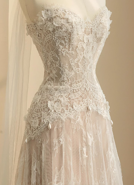 Flowing Lace Sweetheart Neckline A-Line Tulle Wedding Dress P2699