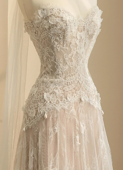 Flowing Lace Sweetheart Neckline A-Line Tulle Wedding Dress P2699