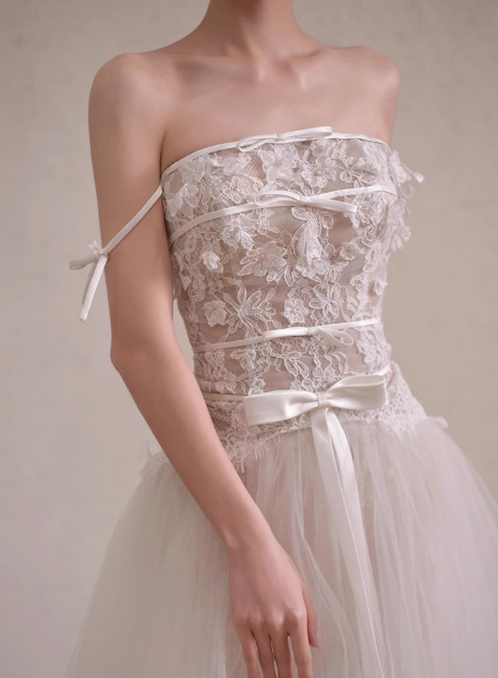 Elegant off-the-shoulder white lace tulle floor-length wedding dress P2702