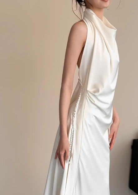 Simple halterneck white off-shoulder silk backless wedding dress P2703