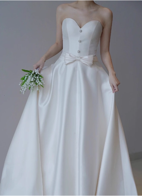 French Strapless Satin Sweetheart Neckline Small Train White Wedding Dress P2723