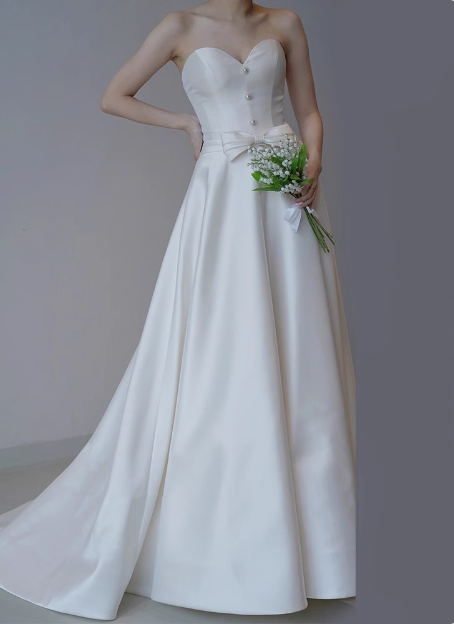 French Strapless Satin Sweetheart Neckline Small Train White Wedding Dress P2723