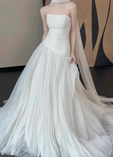 Flowing French Strapless Tulle A-Line Wedding Dress P2727