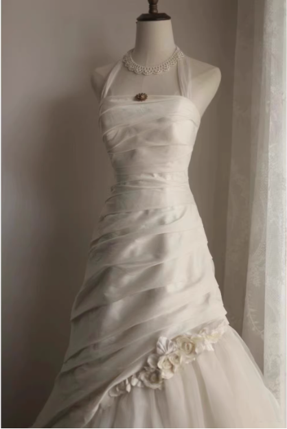Vintage Satin Halter Neck A-Line Wedding Dress with Small Train P2729