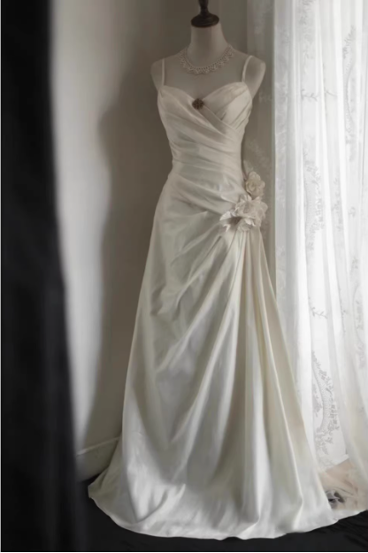 Elegant Satin Vintage Strap Floor-Length 3D Flower Wedding Dress P2730