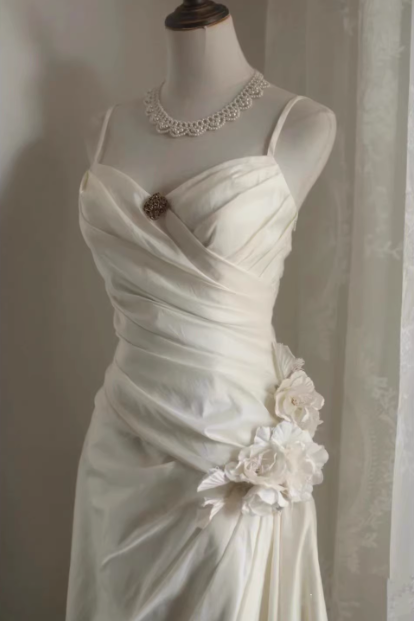 Elegant Satin Vintage Strap Floor-Length 3D Flower Wedding Dress P2730