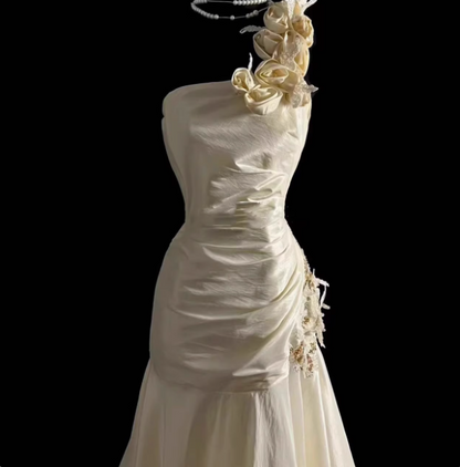 Retro One Shoulder Strapless 3D Flower Fishtail Wedding Dress with Small Train P2731