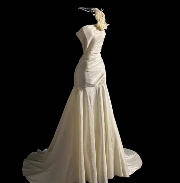 Retro One Shoulder Strapless 3D Flower Fishtail Wedding Dress with Small Train P2731