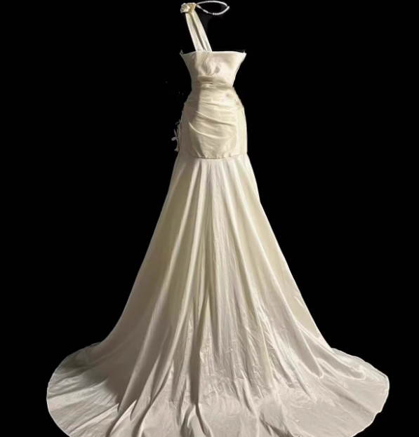 Retro One Shoulder Strapless 3D Flower Fishtail Wedding Dress with Small Train P2731