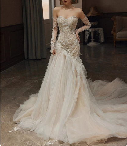Flowing Sweetheart Neck Lace Tulle Wedding Dress with Train P2737