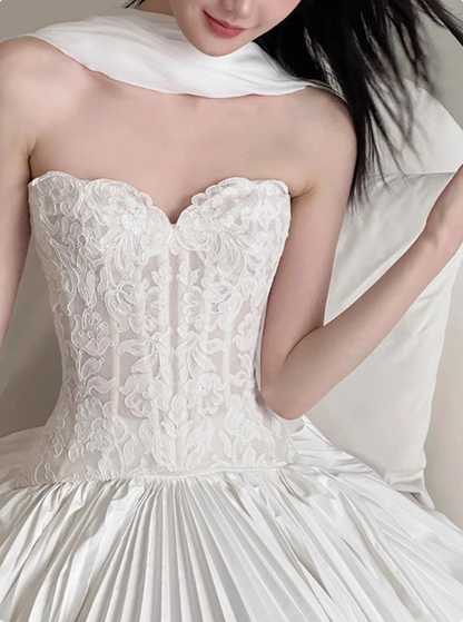 White Sweetheart Neckline Fitted Waist Lace Wedding Dress P2748