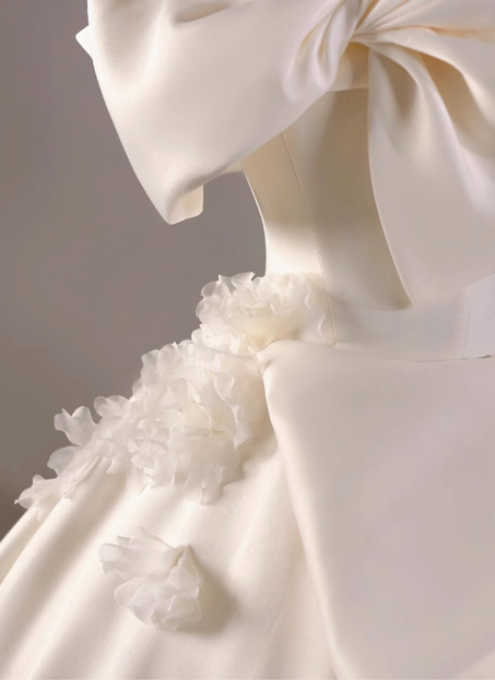 Elegant and simple one-shoulder satin flower white wedding dress P2765