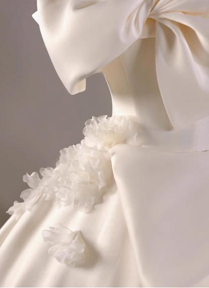 Elegant and simple one-shoulder satin flower white wedding dress P2765