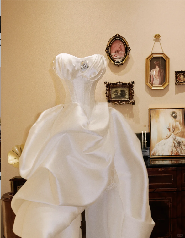 Elegant White Satin Thigh-Low Wedding Dress P2782
