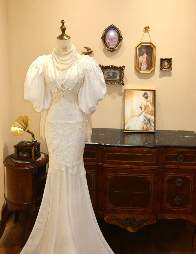 Vintage White Lace V-Neck Puff Sleeve Mermaid Wedding Dress P2788