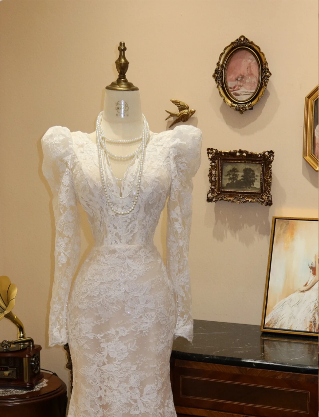 Elegant Vintage White Lace V-Neck Long Sleeve Mermaid Wedding Dress P2789