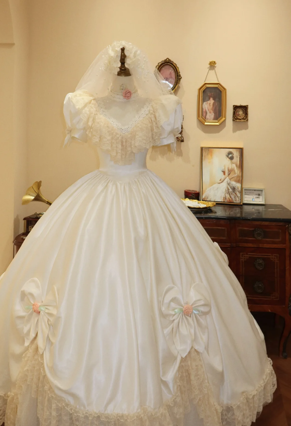 Princess White Retro V-neck Short Sleeve Satin Sweet Wedding Dress P2792
