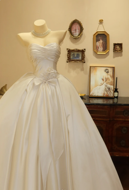 Simple and elegant sweetheart neckline white satin floor-length wedding dress P2793