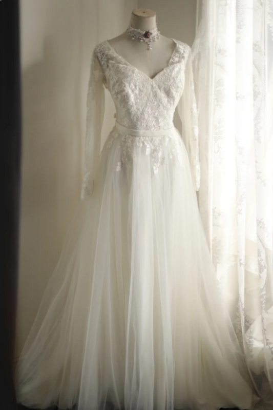 White Long Sleeve V-Neck Lace Tulle A-Line Floor-Length Wedding Dress P2806