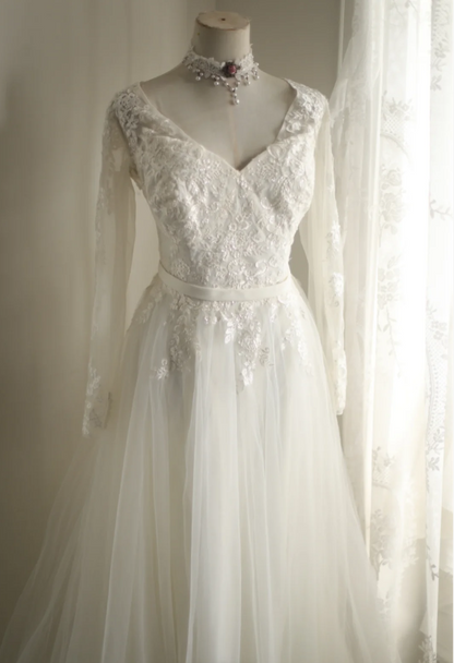 White Long Sleeve V-Neck Lace Tulle A-Line Floor-Length Wedding Dress P2806