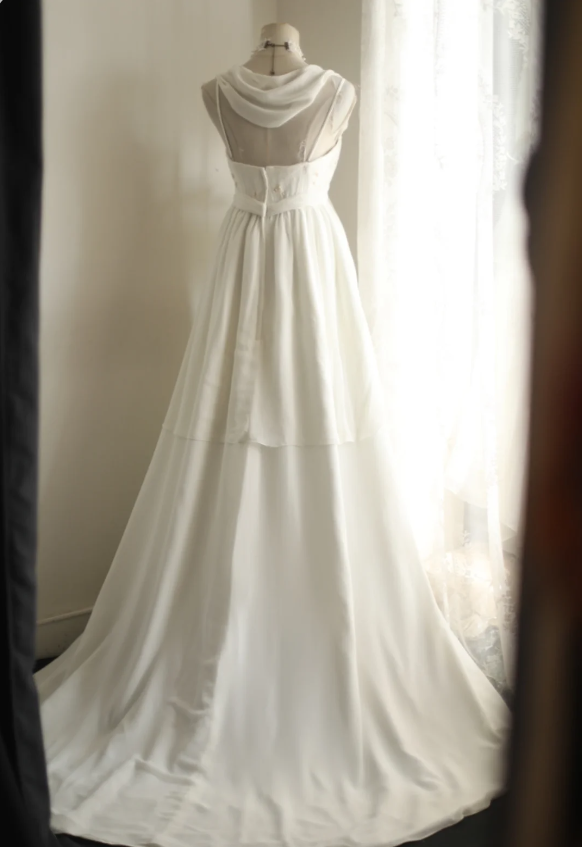 Simple halterneck Roman chiffon flowing wedding dress P2809