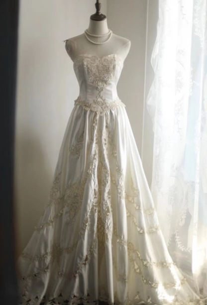 Vintage Satin Hollow Hand-beaded Strapless A-Line Wedding Dress P2820