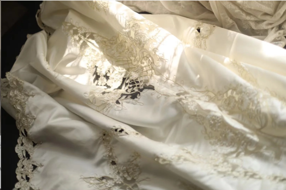 Vintage Satin Hollow Hand-beaded Strapless A-Line Wedding Dress P2820