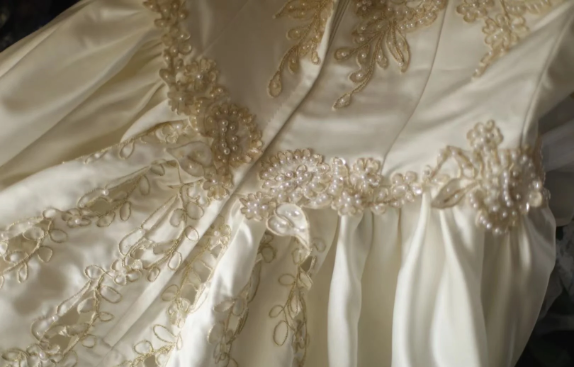 Vintage Satin Hollow Hand-beaded Strapless A-Line Wedding Dress P2820