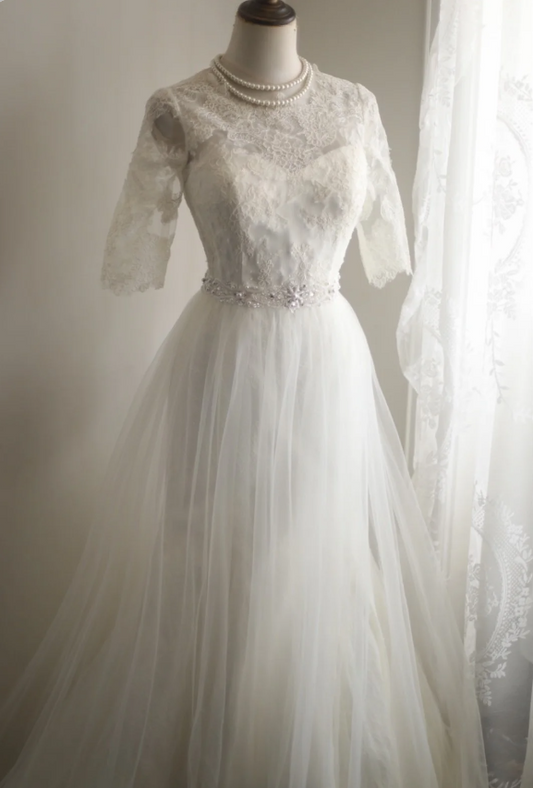 Elegant White Short Sleeve Vintage Palace Lace A-Line Wedding Dress P2826