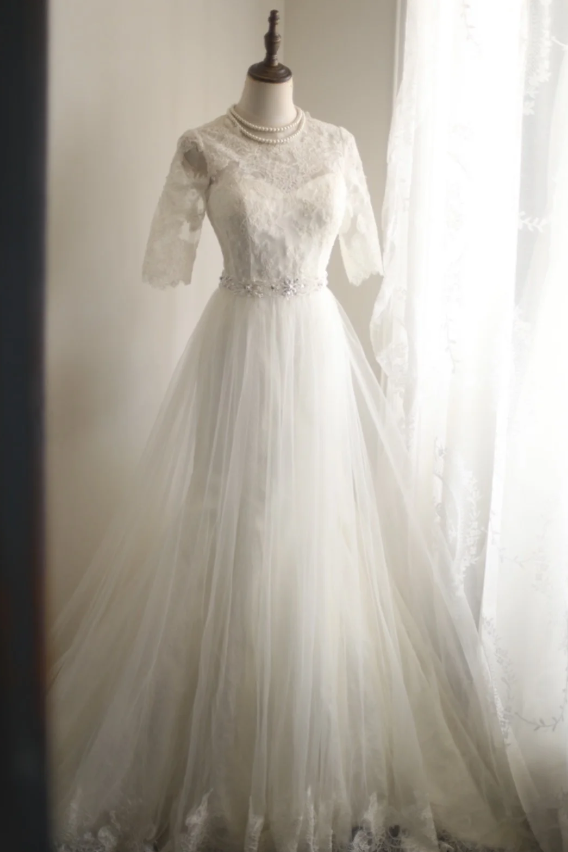 Elegant White Short Sleeve Vintage Palace Lace A-Line Wedding Dress P2826