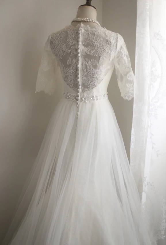 Elegant White Short Sleeve Vintage Palace Lace A-Line Wedding Dress P2826