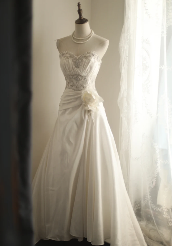 Vintage Sweetheart Neck Satin Beaded A-Line Floor-Length Wedding Dress P2830